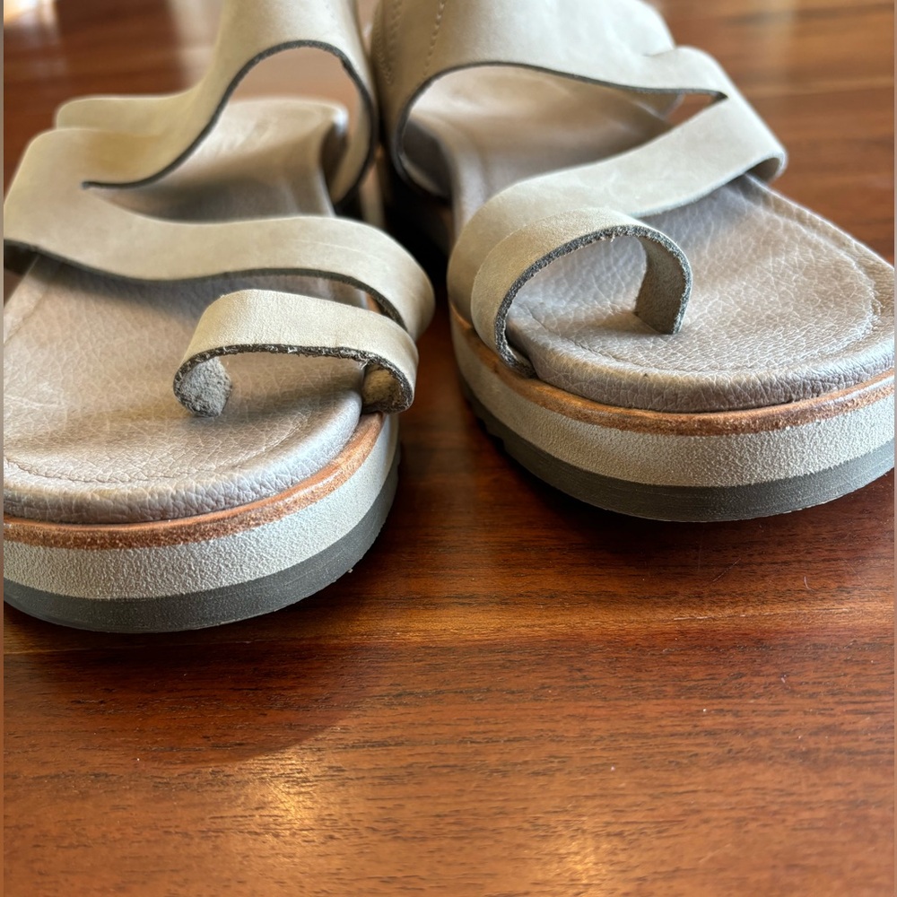 Merrell Moon Sandals - Picture 2 of 8